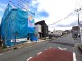B号棟 9m幅員の道路に面しておりお車の運転が苦手な方でも安心して出入りいただけます。
 2026/09/12m