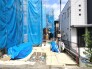 B号棟 通りから入ったプライベート空間で落ち着いた雰囲気でお住いになる。敷地部分でお子様の遊ぶスペースや駐車スペースに活用できます。
 2026/09/12m