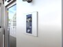マンションの入口にはオートロック機能を完備。防犯性能が高く、安心してお住まいいただけます。