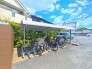 敷地内に屋根付きの駐輪場あり。