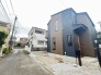 戸建てが立ち並ぶ静かな住宅街。四季折々の移り変わりを感じながら自然と楽しみ、暮らす、そんな毎日を日々の中で感じられる住環境
