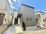 戸建てが立ち並ぶ静かな住宅街。四季折々の移り変わりを感じながら自然と楽しみ、暮らす、そんな毎日を日々の中で感じられる住環境

