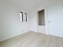 今からここを誰のお部屋にしようか、そんな洋室。大きさは南西角部屋4.5帖です。

