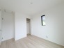 今からここを誰のお部屋にしようか、そんな洋室。大きさは北東角部屋4.5帖です。
