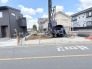 1号棟 戸建てが立ち並ぶ静かな住宅街。四季折々の移り変わりを感じながら自然と楽しみ、暮らす、そんな毎日を日々の中で感じられる住環境
