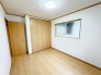 今からここを誰のお部屋にしようか、そんな洋室。大きさは5.6帖です。
