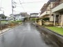 2号棟 6m幅員の道路に面しておりお車の運転が苦手な方でも安心して出入りいただけます。
