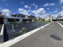 前面道路は通り抜けができないため、交通量が少なく静かな住環境です。
