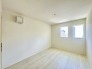 衣類の整理整頓に嬉しいクローゼット付きのお部屋。お子様のお部屋としても便利です。
