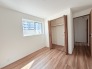 今からここを誰のお部屋にしようか、そんな洋室。大きさは3階東南角部屋5.0帖です。
