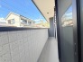 広めのバルコニーは風通しも良くお洗濯物もしっかりと干すことができます！
