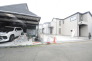 戸建てが立ち並ぶ静かな住宅街。四季折々の移り変わりを感じながら自然と楽しみ、暮らす、そんな毎日を日々の中で感じられる住環境
