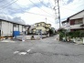 静かな環境に囲まれた、ほどよい距離感の街並み。毎日を穏やかに過ごせる安心感があります

