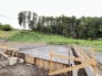 2号棟 木々の緑が広がる心地よいロケーション。日々の営みが自然と調和する、心穏やかな日常を叶える場所です
