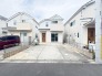 戸建てが立ち並ぶ静かな住宅街。四季折々の移り変わりを感じながら自然と楽しみ、暮らす、そんな毎日を日々の中で感じられる住環境
