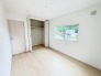今からここを誰のお部屋にしようか、そんな洋室。大きさは6帖です。
