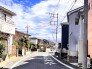 南西側６．０m公道と北西側６．０m公道の２面道路に面しています。閑静な住宅地で車通りが少ないエリアです。