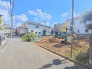 前面道路は周辺住民以外の交通が無く、安全で閑静な住環境が保たれやすい立地です。