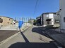 2号棟 戸建てが立ち並ぶ静かな住宅街。四季折々の移り変わりを感じながら自然と楽しみ、暮らす、そんな毎日を日々の中で感じられる住環境
