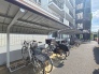 敷地内に屋根付きの駐輪場あり。