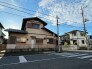戸建てが立ち並ぶ静かな住宅街。四季折々の移り変わりを感じながら自然と楽しみ、暮らす、そんな毎日を日々の中で感じられる住環境
