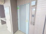 管理人さんによって清潔に清掃された共用スペース。