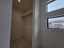 衣類の整理整頓に嬉しいクローゼット付きのお部屋。お子様のお部屋としても便利です。
