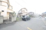戸建てが立ち並ぶ静かな住宅街。四季折々の移り変わりを感じながら自然と楽しみ、暮らす、そんな毎日を日々の中で感じられる住環境
