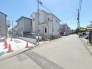 2号棟 静かな住宅街に佇む、穏やかな佇まいの住まい。青い空の下、心地よい風が吹き抜けるような清々しい印象を与えます。整然とした街並みに調和し、日々の暮らしに安らぎをもたらしてくれるでしょう
 2026/05/10m