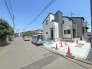 2号棟 澄んだ空の下、モダンなデザインの建物が街並みに馴染む。静かな住宅街で、新しい暮らしがここから始まります
 2026/05/10m