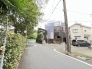季節の移ろいを感じられる穏やかな周辺の景色です
