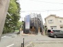 緑豊かな街並みに馴染む落ち着いた住環境が広がり心地よい日常を予感させます
