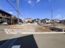 北側と西側道路の角地に面しており日中もたくさんの陽が入ります。風通りや周辺環境など実際に現地にてご確認ください。
