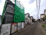 戸建てが立ち並ぶ静かな住宅街。四季折々の移り変わりを感じながら自然と楽しみ、暮らす、そんな毎日を日々の中で感じられる住環境
