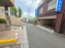 エントランス前、前面道路