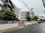 穏やかな空気が流れる街並みに調和し安心感をもたらす外観デザインです
