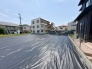 1号地 西側も隣地の敷地で空いている為、解放感がございます。
