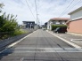 2号地 前面道路は広く、駐車がしやすいです。プランによっては車2台分も出来そうです。
