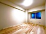 ゆとりの6.7ある寝室、陽光が入りやすく朝の目覚めも気持ち良く起こしてくれます。
