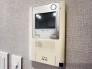 録画機能もあり、どのような人が何時に来訪されたのかが分かります。防犯上はもちろん、お届け物などの把握にも便利です。ライトが付いているので、夜間でも安心です。

