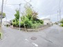 戸建てが立ち並ぶ静かな住宅街。四季折々の移り変わりを感じながら自然と楽しみ、暮らす、そんな毎日を日々の中で感じられる住環境
