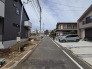 戸建てが立ち並ぶ静かな住宅街。四季折々の移り変わりを感じながら自然と楽しみ、暮らす、そんな毎日を日々の中で感じられる住環境
