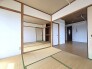 和室があるとやはりどこか心落ち着いてしまいます。客間としてもちょうど良い約4.5帖。
