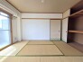 和室があるとやはりどこか心落ち着いてしまいます。客間としてもちょうど良い6帖。

