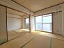 和室があるとやはりどこか心落ち着いてしまいます。客間としてもちょうど良い6帖。
