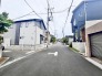 6m幅員の道路に面しておりお車の運転が苦手な方でも安心して出入りいただけます。
