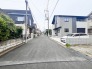 戸建てが立ち並ぶ静かな住宅街。四季折々の移り変わりを感じながら自然と楽しみ、暮らす、そんな毎日を日々の中で感じられる住環境
