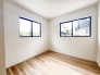 どんな家具にでも相性が良い清潔感ある白色調のクロスを採用。主張しすぎない配色、耐久性にも優れた床材は日々のメンテナンスも楽に、快適に過ごして頂けるよう考えられています。
