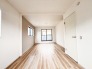 2階の14.7帖のお部屋です。お子様が小さいうちは一つのお部屋として使用して頂ても良さそうですね。
