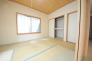 和室があるとやはりどこか心落ち着いてしまいます。客間としてもちょうど良い6帖。
